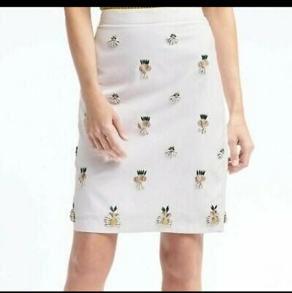 BANANA REPUBLIC WHITE PINEAPPLE EMBELLISHED PENCIL SKIRT